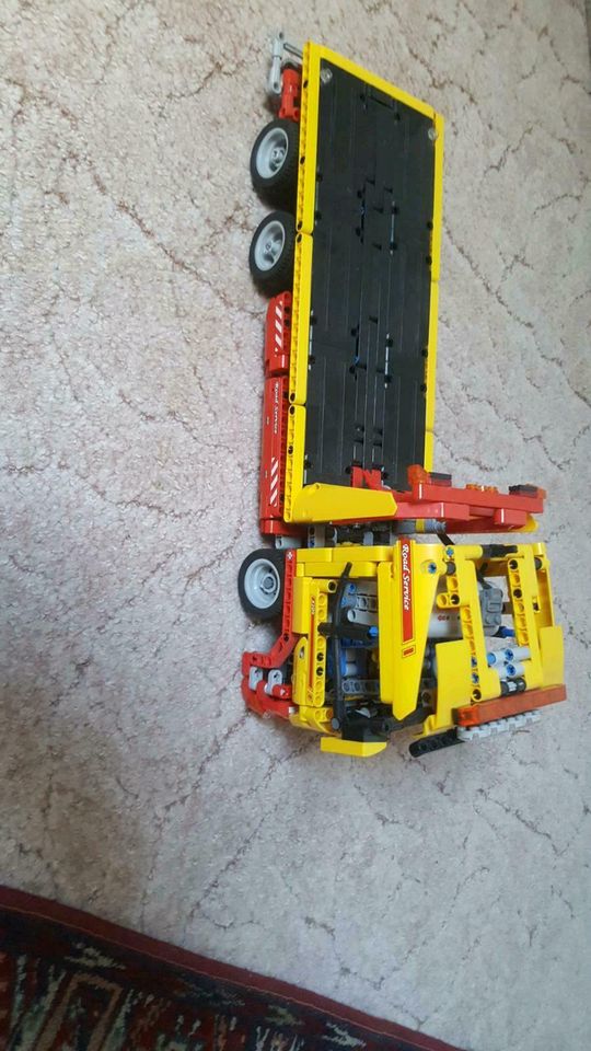 Verkaufe Lego technic autotransporter mit Funktionen in Müncheberg