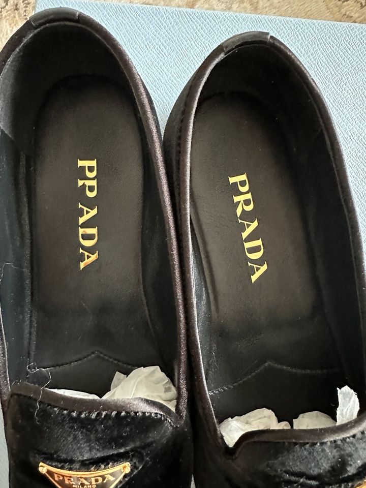 Prada  Loafer mit Triangel-Logo in Augsburg