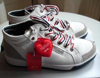 Low-Top-Sneaker Gr. 39, weiß aus Leder, blaue Sohle, neu Berlin - Mahlsdorf Vorschau