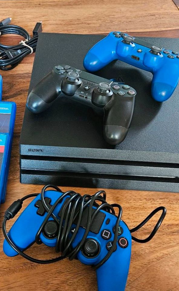 PS4 Pro 4 PlayStation 3 Controller 4 Spielen in Düsseldorf