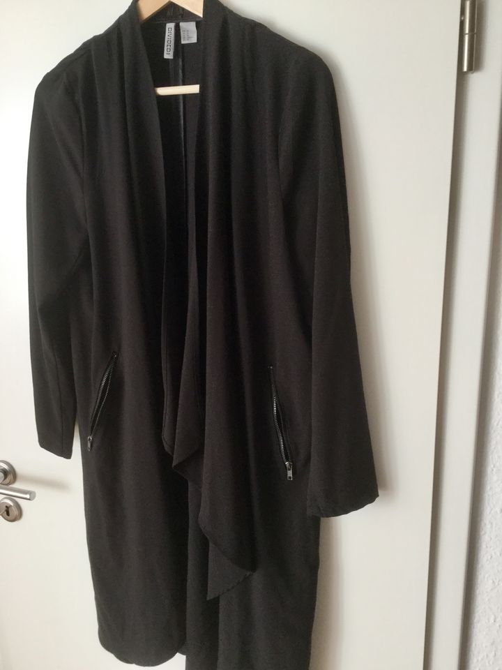 H&M Trenchcoat Wasserfall schwarz Taschen Gr. L Mantel in Mainz