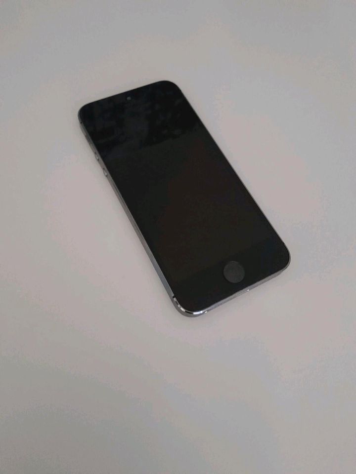 Iphone 5s 64 GB in grau-schwarz in Lengerich