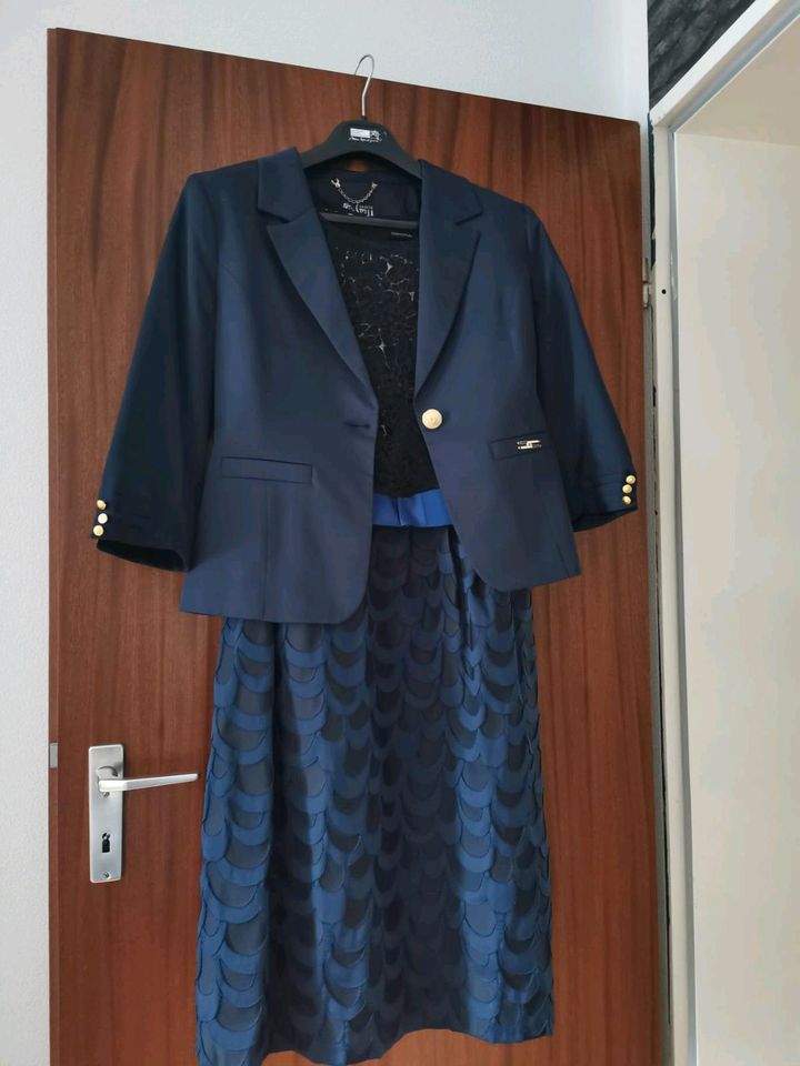 Abendkleid mit Blazer marineblau Spitze Gr. 42 in Eislingen (Fils)