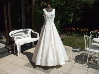 Brautkleid Gr. 40, Satin-cremfarbig mit Schleppe Nordrhein-Westfalen - Lippstadt Vorschau