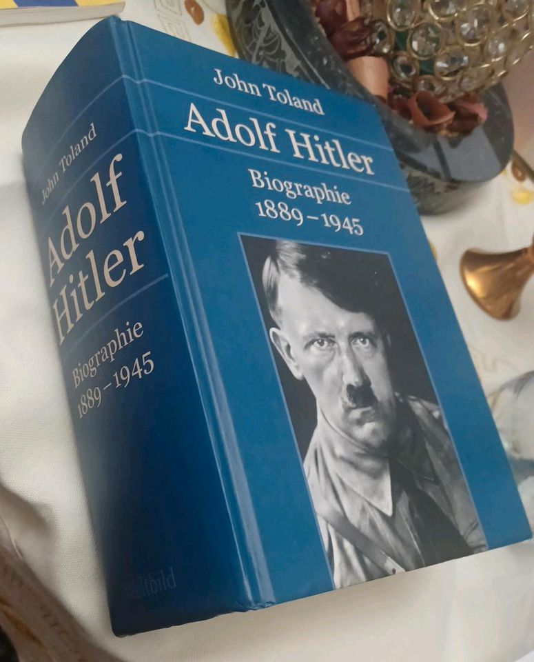 John Toland ADOLF HITLER Biographie 1889-1945 ISBN 3-8289-0540-4 in Berlin