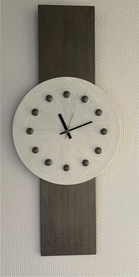 Wanduhr aus Glas Design Objekt in Berlin