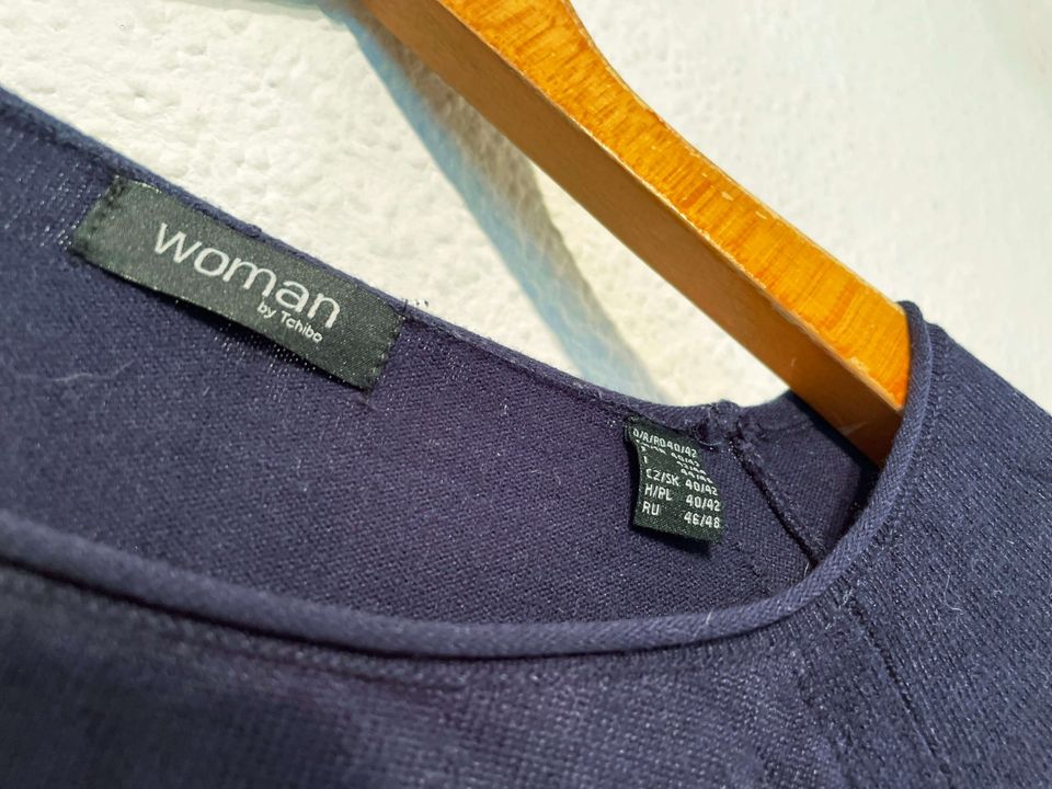 Shirt mit Struktur / dünner Pullover, dunkelblau, Gr. 40/42 M L in Münchberg