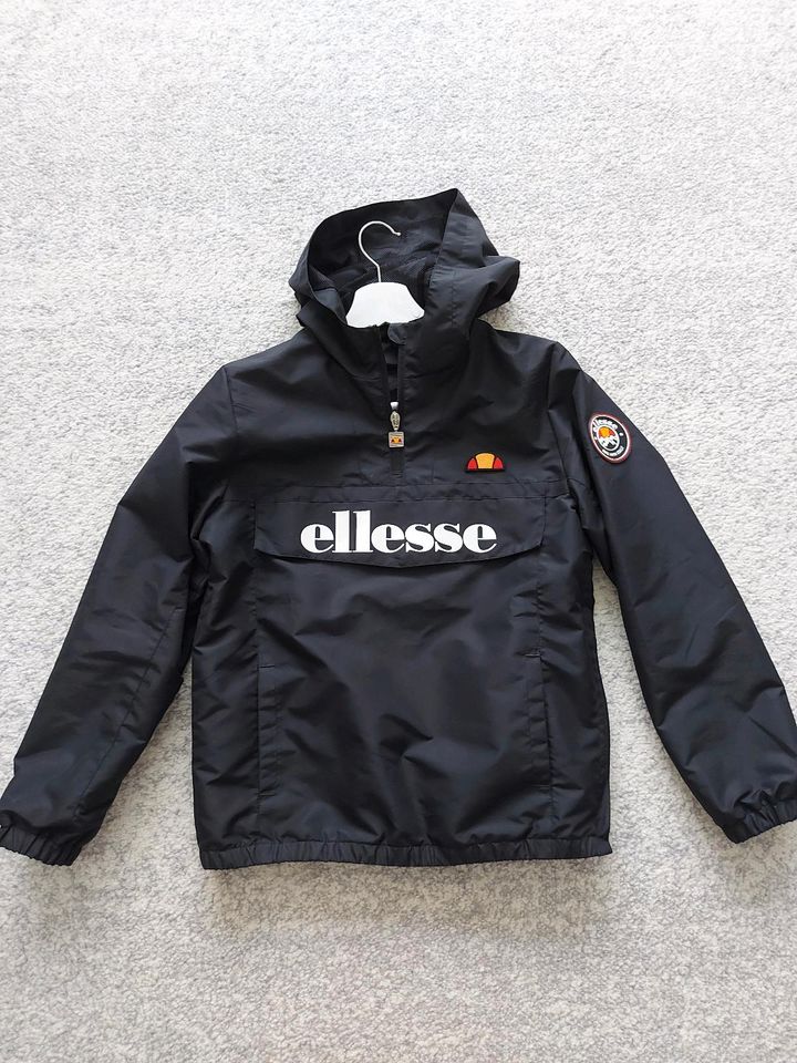 Jacke  Ellesse Gr.140-146 in Hamburg