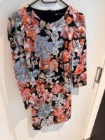 Zara Kleid Blumen glänzender Stoff S Saarland - St. Ingbert Vorschau