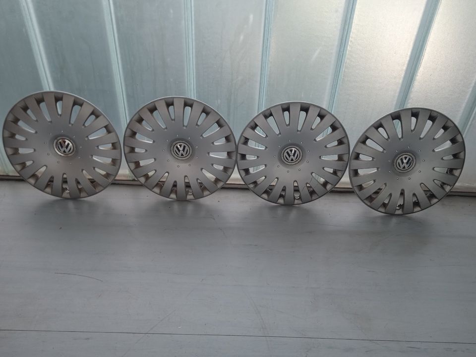 4 Original VW-Radkappen 16" Zoll OE 3C0601147B in Frankfurt am Main