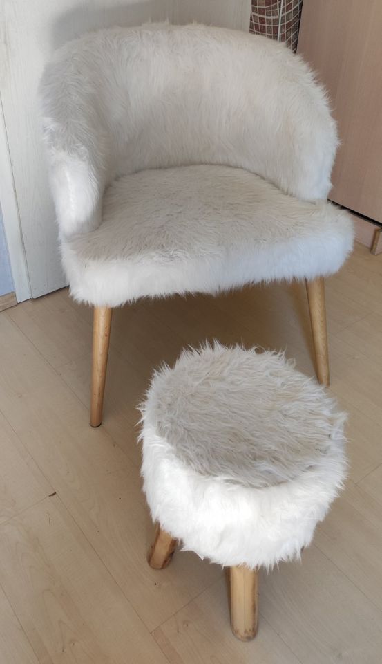 Verkaufe Sessel mit Hocker weiß Fell in Braunschweig