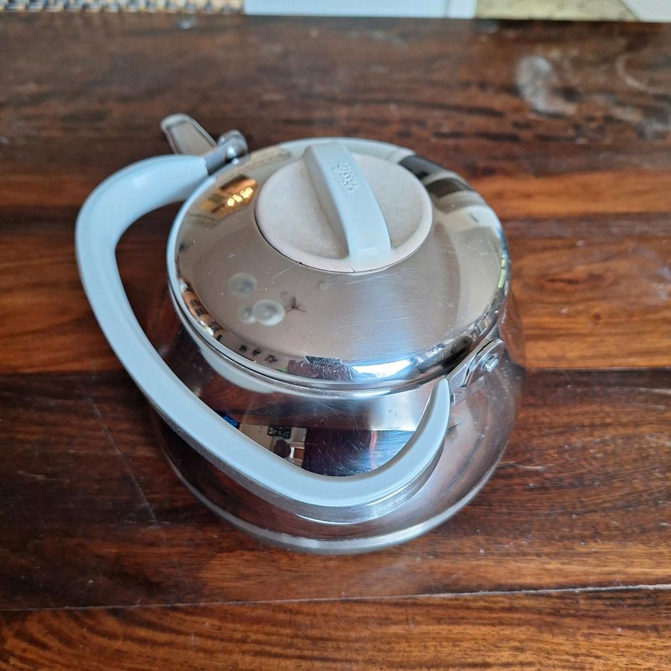 Vintage Fissler Wasserkessel 18/10 Edelstahl in Neuenhaus