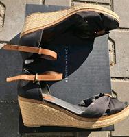 Tommy Hilfiger Sandalen Gr. 42, schwarz, sehr guter Zustand Baden-Württemberg - Mögglingen Vorschau
