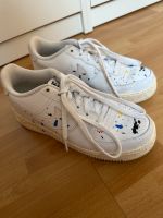 Nike Air Force 1 mit bunten Farbspritzern Saarland - Schwalbach Vorschau