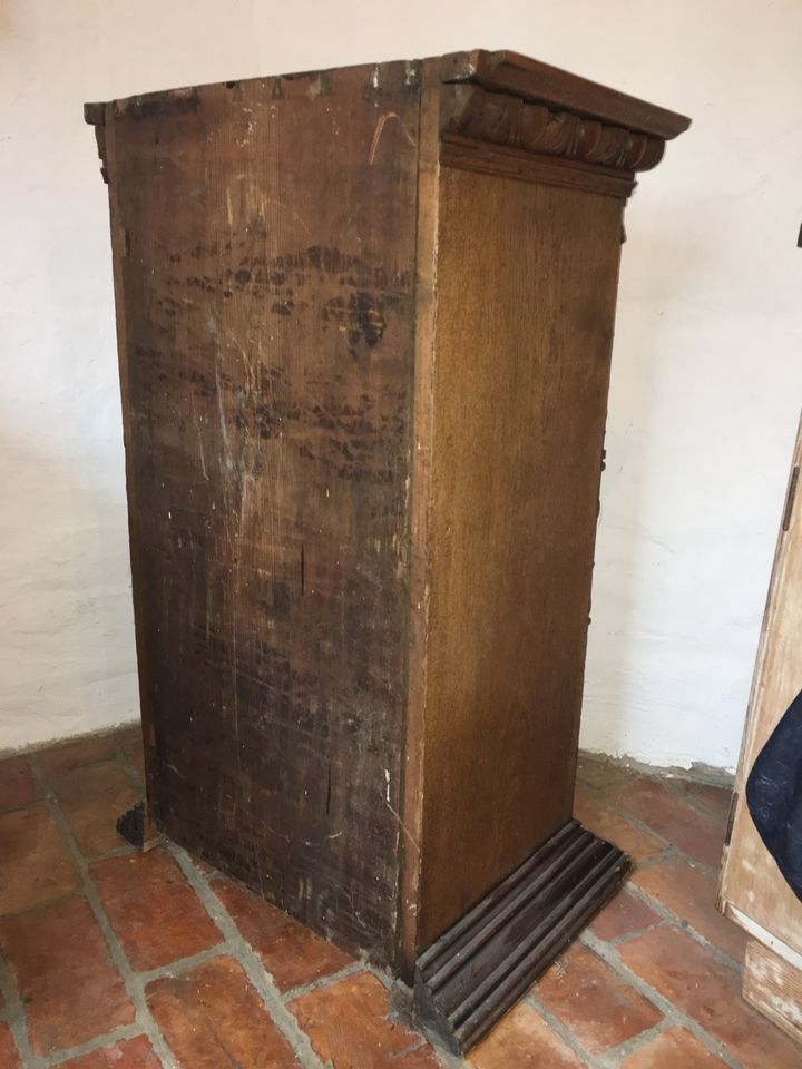 Pfeilerschrank, antik in Wismar