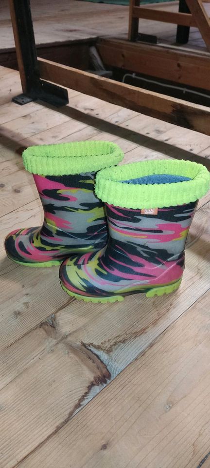 Gummistiefel Neon mit Innenschuh Gr. 24 / 25 in Dorfchemnitz