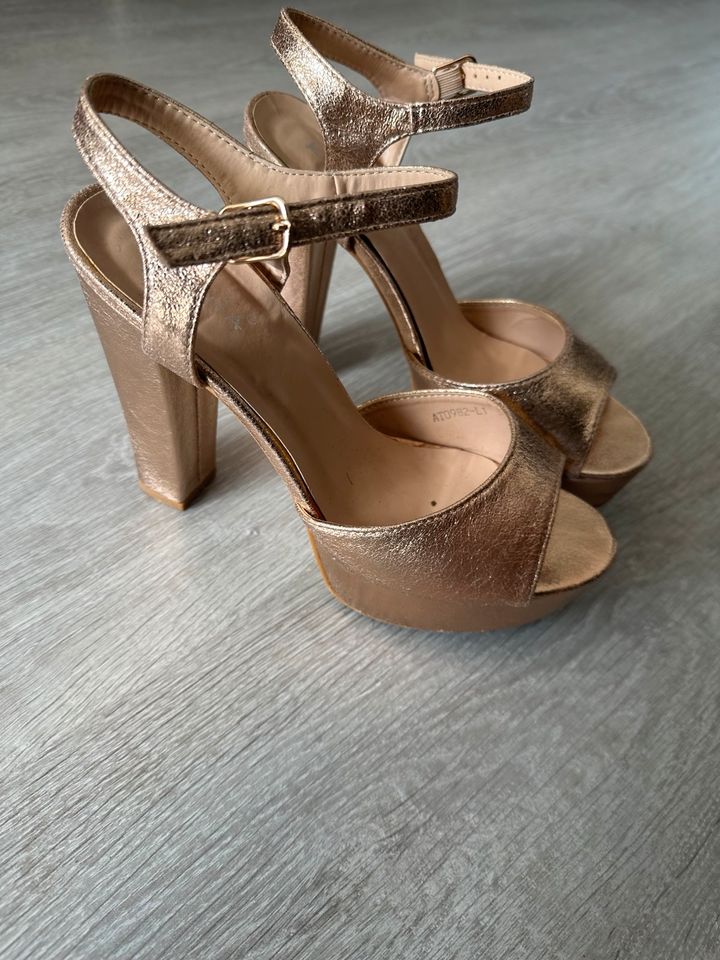 Plateau Schuhe /High Heels  Gr.39 Roségold in Fürth