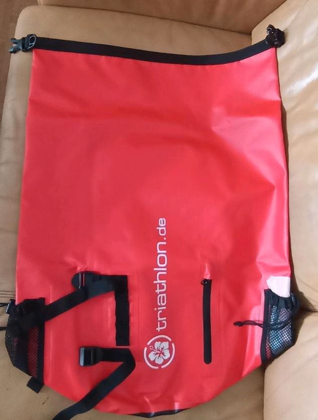 Großer Rucksack Triathlon waterproof rot NEU in Unterschleißheim