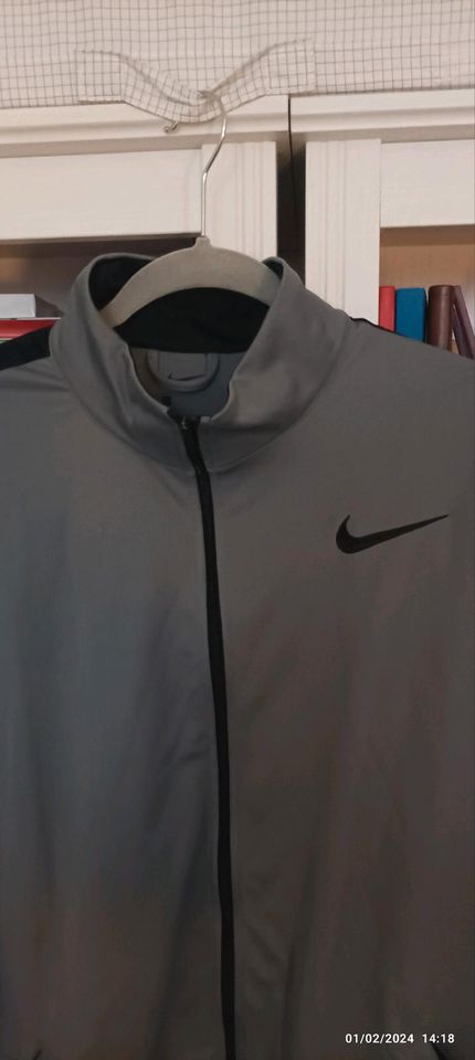 Nike Sports Jacke in Oberhausen
