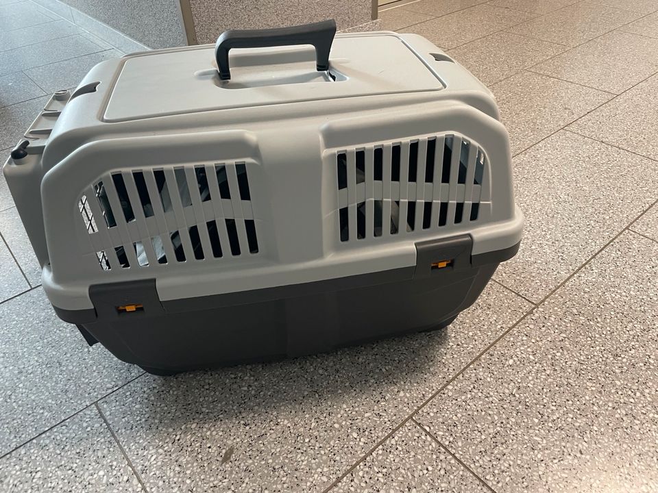 Flugbox Hund Größe S-M Nagelneu in Steinhöfel