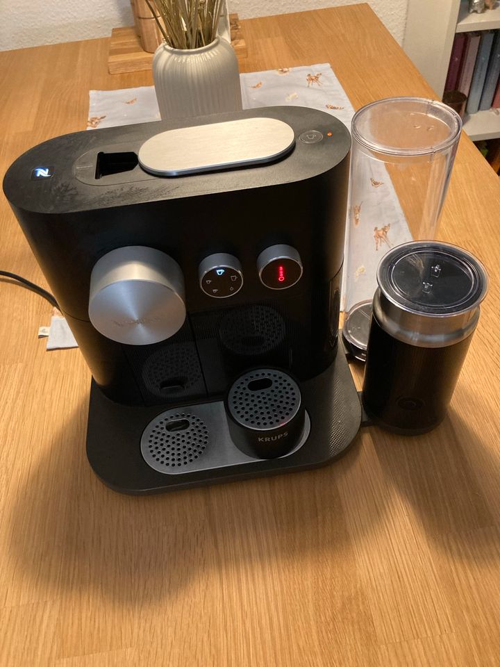 Krups Nespresso Expert & Milk Kapselmaschine/Kaffeemaschine in Hannover