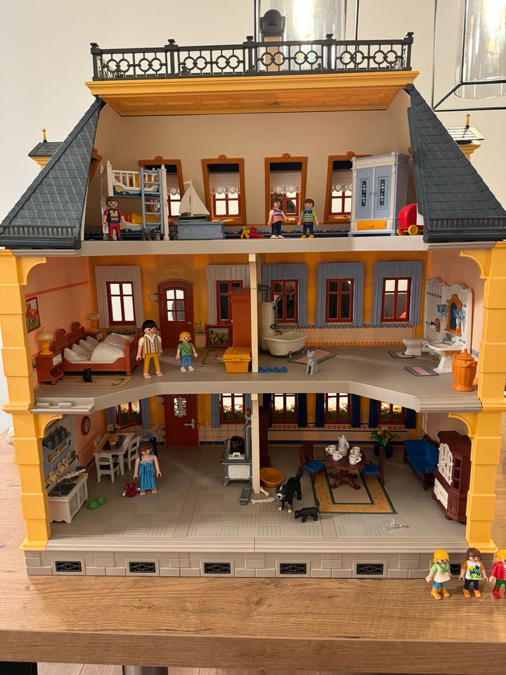 Playmobil Haus / Villa mit Austattung / Puppenhaus in Nastätten