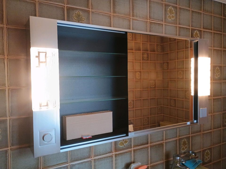 2x Badspiegel mit dimmbaren Licht 70er Jahre in Bad Saulgau