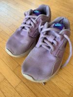 Nike Turnschuhe Gr.28, echt 27, Lila mit Schnürsenkel Sneakers Bayern - Freising Vorschau