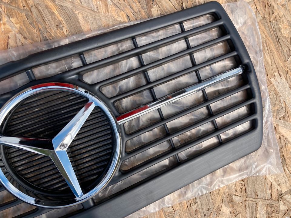 Mercedes w124 Kühlergrill neu in Hauzenberg