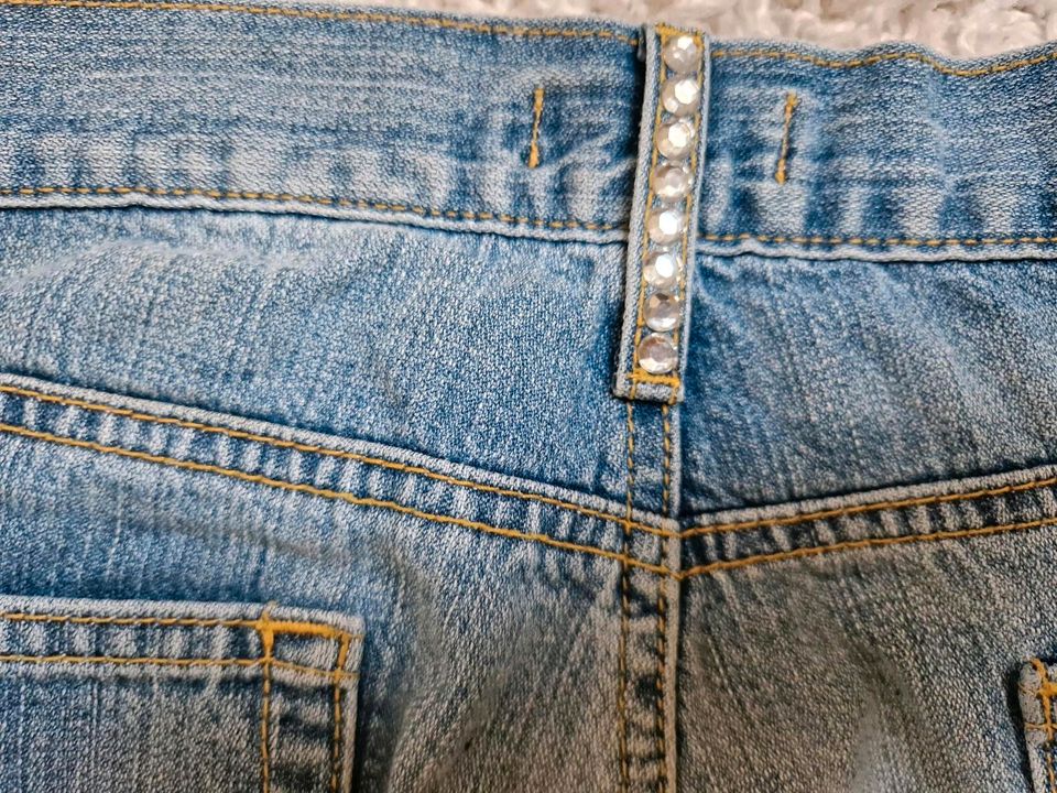 Jeans Hose Jeanshose Schlaghose Gr. 34 neuwertig in Salzgitter