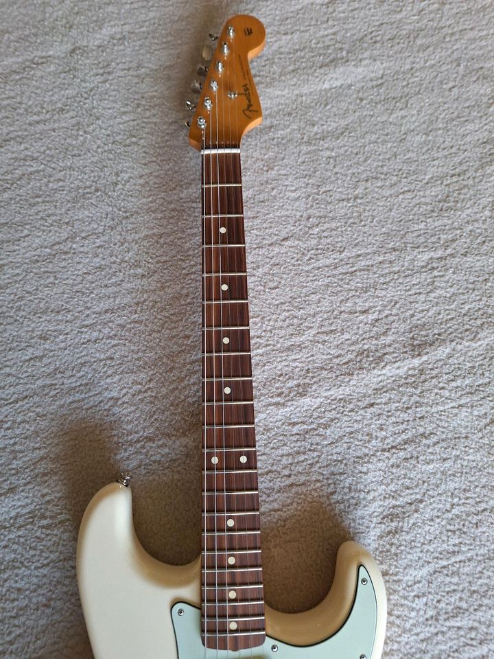 Fender Stratocaster Vintera olympic white in Oberhausen