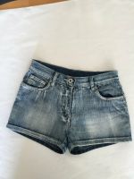 zwei Jeans Shorts der blaue Gr.146 und der dunkle Gr 158 Niedersachsen - Lüneburg Vorschau