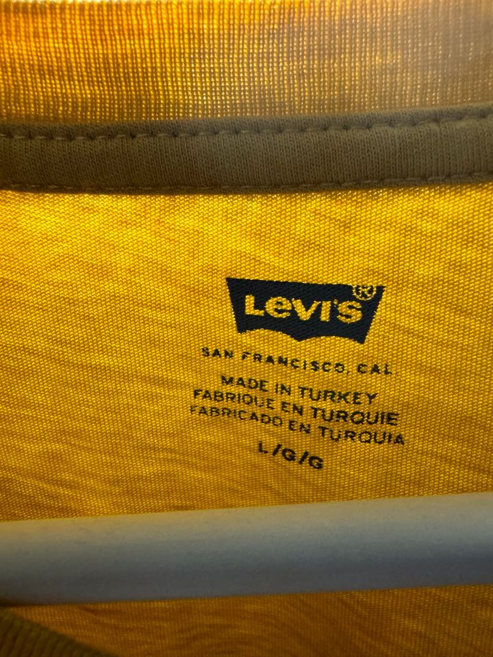 Shirt Levi’s L in Magdeburg