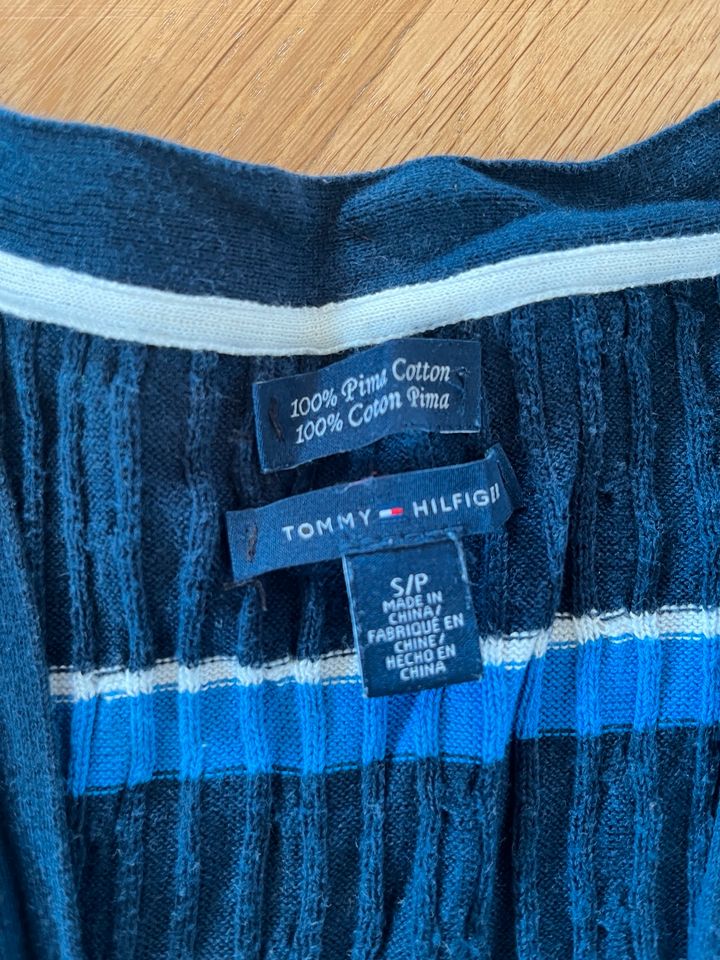 Schöne blau gestreifte Strickjacke Gr. S von Tommy Hilfiger in Königstein im Taunus