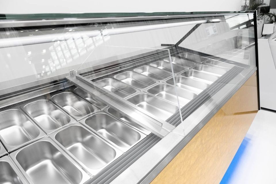 Profi Eisvitrine LaSquadra Luxury 32 - NEU für Eiscafe & Eisdiele in Külsheim