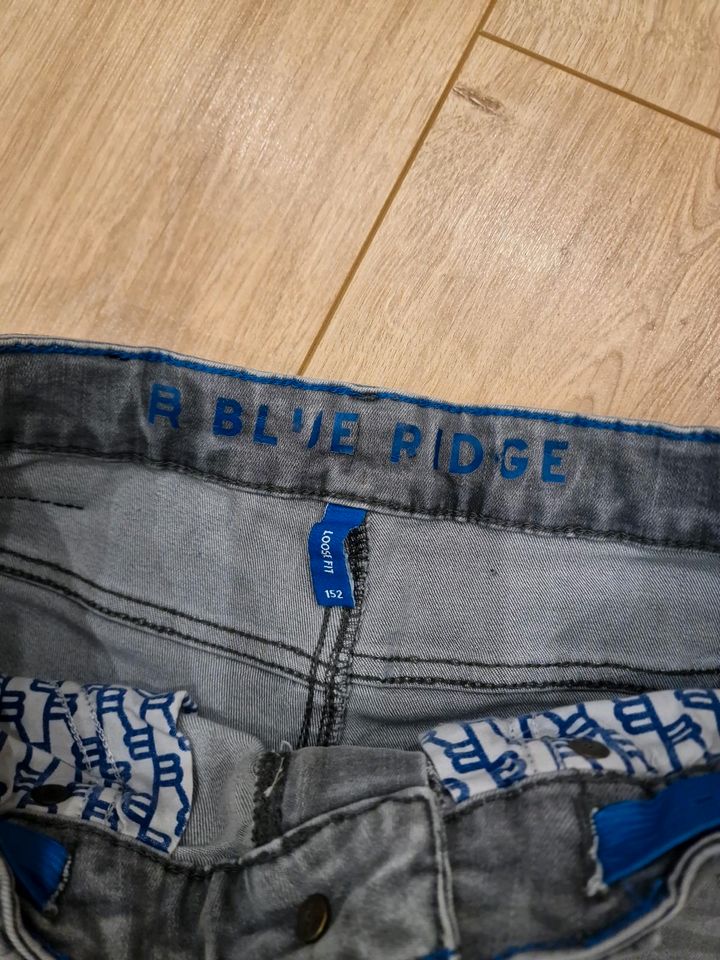 Shorts Jeans kurze Hose Blue Ridge loose fit 152 in Langelsheim
