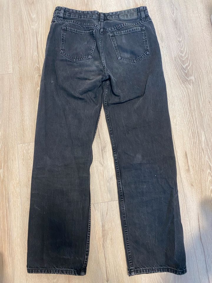 Bershka Loose Straight Baggy Jeans Hose Größe 34/XS Schwarz in Stahnsdorf