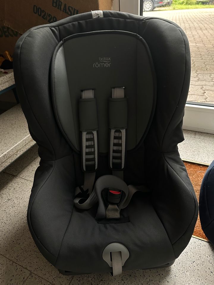 2x Britax Römer Duo Plus Kindersitze mit Isofix in Teningen