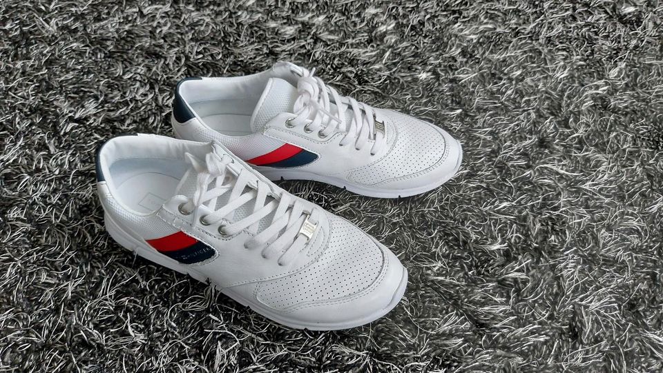 Damen Sneaker Schuhe Tommy Hilfiger Gr. 39 neuwertig in Prien