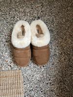 UGG Tazzlita Pantoffel Gr. 41 neu und ungetragen Berlin - Wilmersdorf Vorschau
