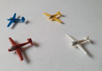 DDR Spika Spielfigur Flugzeug Plastik Brettspiel Rennen 4 Stück Berlin - Pankow Vorschau