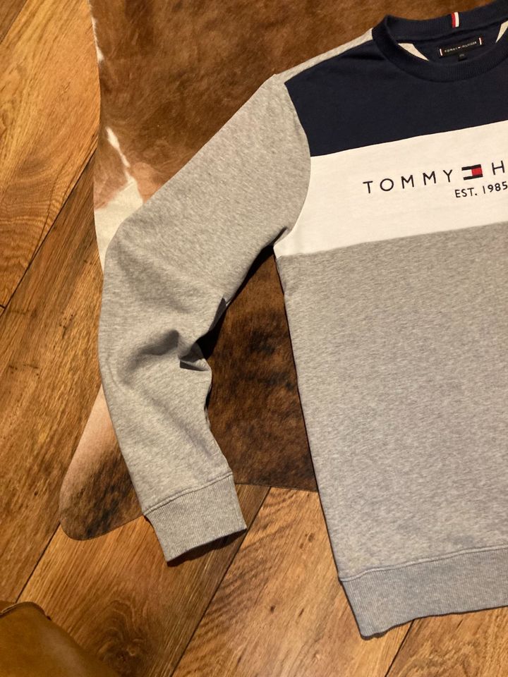 TOMMY HILFIGER Pullover/Sweatshirt, Gr. 176/16 in Freilassing