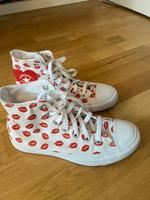 NEUE Converse weiß mit rotem Kussmund Gr. 4,5 Berlin - Köpenick Vorschau
