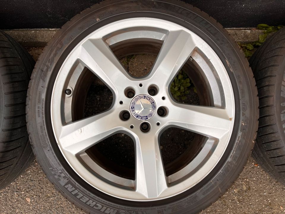 Mercedes Benz CLS w218 18 Zoll Sommerreifen Felgen Pirelli in Bornheim