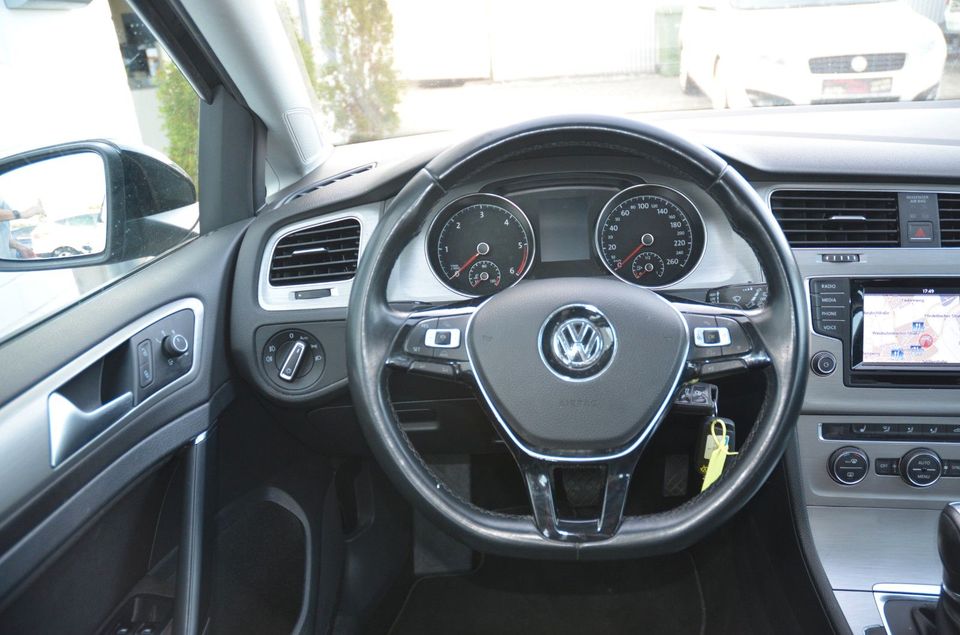 Volkswagen Golf VII Variant2,0 Ltr. -110 kW. ACC .Bi Xen.E6 in Pfedelbach