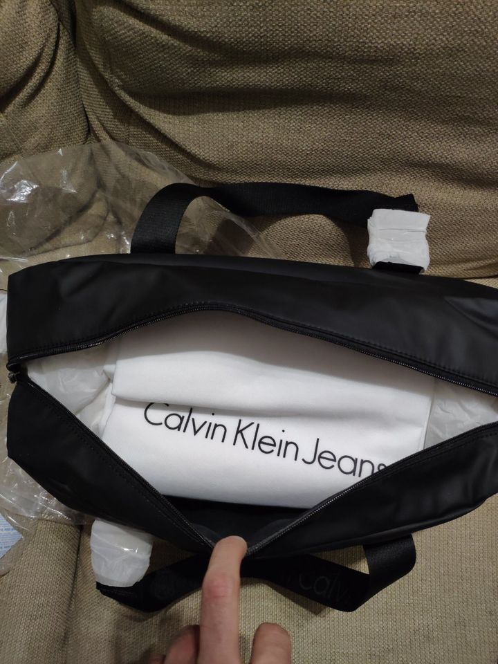 Calvin Klein Herren Umhängetasche Henkeltasche Urban 2 24H Duffle in Königsbrunn