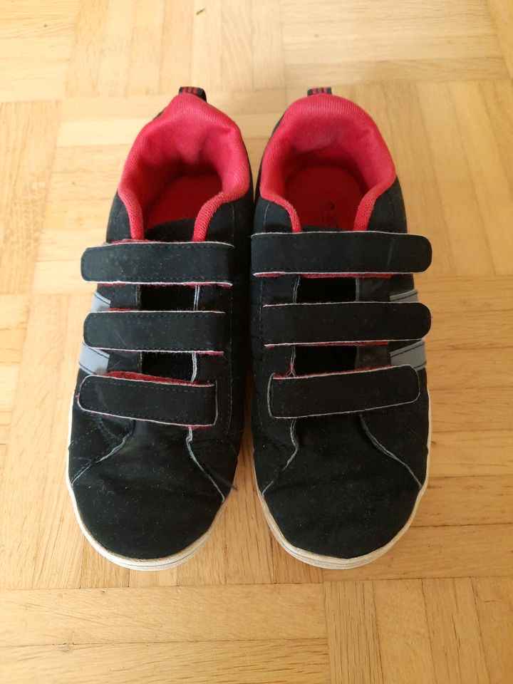 Adidas Schuhe 34 in Oldenburg