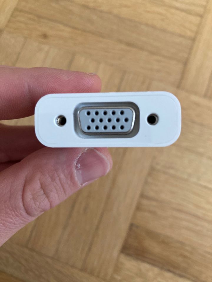 Thunderbolt zu VGA Apple Adapter in Kirchseeon