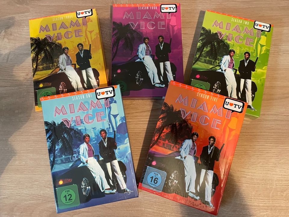 Miami Vice Serie achtziger Don Johnson DVD komplett in Saulheim