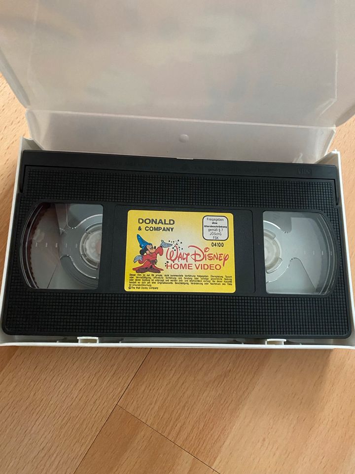 Walt Disney VHS mit Hologram Donald&Company zu verkaufen in Worms